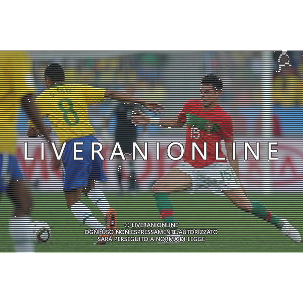 (100625) -- DURBAN, June 25, 2010 -- Pepe (R) of Portugal defends during the Group G last round match against Brazil at 2010 FIFA World Cup, at Moses Mabhida stadium in Durban, South Africa, on June 25, 2010. Chen Haitong) (dl) MONDIALI DI CALCIO SUDAFRICA 2010 PORTOGALLO BRASILE CALCIO SPORT ©PHOTOSHOT/ALDO LIVERANI ITALY ONLY