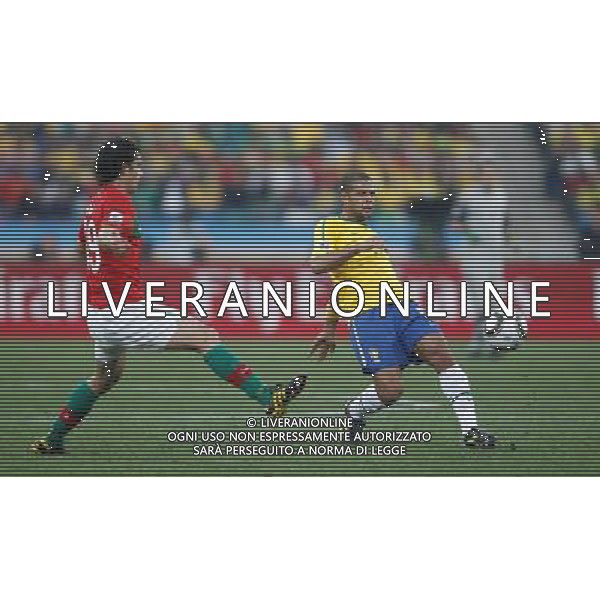 (100625) -- DURBAN, June 25, 2010 -- Brazil\'s Felipe Melo (R) vies with Tiago of Portugal during the Group G last round match at 2010 FIFA World Cup, at Moses Mabhida stadium in Durban, South Africa, on June 25, 2010. Liao Yujie) (dl) MONDIALI DI CALCIO SUDAFRICA 2010 PORTOGALLO BRASILE CALCIO SPORT ©PHOTOSHOT/ALDO LIVERANI ITALY ONLY