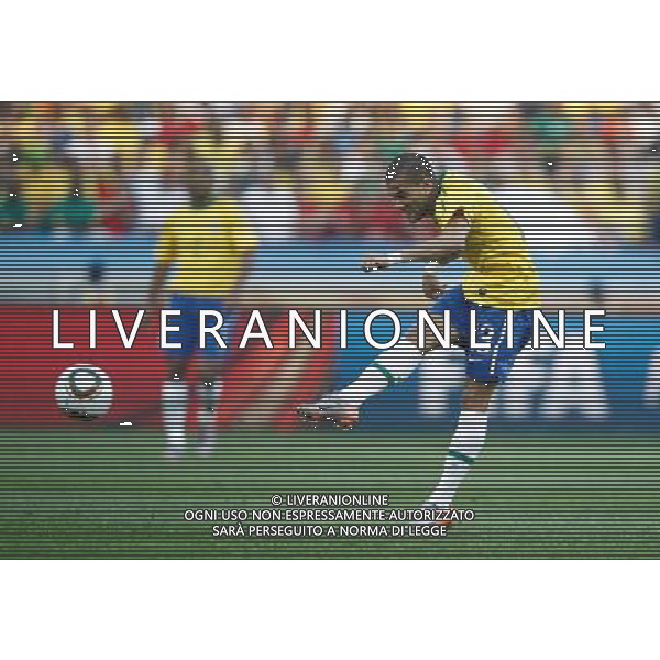 (100625) -- DURBAN, June 25, 2010 -- Brazil\'s Dani Alves shoots during the Group G last round match against Portugal at 2010 FIFA World Cup, at Moses Mabhida stadium in Durban, South Africa, on June 25, 2010. Liao Yujie) (dl) MONDIALI DI CALCIO SUDAFRICA 2010 PORTOGALLO BRASILE CALCIO SPORT ©PHOTOSHOT/ALDO LIVERANI ITALY ONLY
