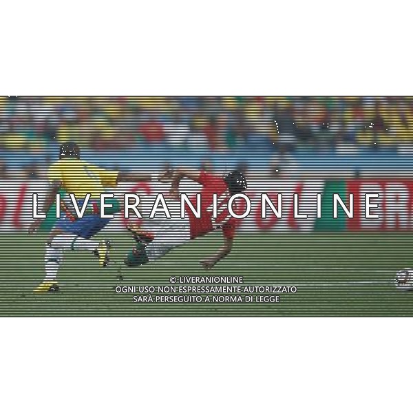 (100625) -- DURBAN, June 25, 2010 -- Brazil\'s Michel Bastos vies with Danny of Portugal during the Group G last round match at 2010 FIFA World Cup, at Moses Mabhida stadium in Durban, South Africa, on June 25, 2010. Liao Yujie) (dl) MONDIALI DI CALCIO SUDAFRICA 2010 PORTOGALLO BRASILE CALCIO SPORT ©PHOTOSHOT/ALDO LIVERANI ITALY ONLY