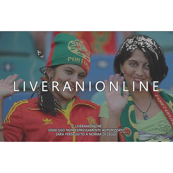 (100625) -- DURBAN, June 25, 2010 -- Fans wait for the start of the Group G last round match between Portugal and Brazil at 2010 FIFA World Cup, at Moses Mabhida stadium in Durban, South Africa, on June 25, 2010. Chen Haitong) (dl) MONDIALI DI CALCIO SUDAFRICA 2010 PORTOGALLO BRASILE CALCIO SPORT ©PHOTOSHOT/ALDO LIVERANI ITALY ONLY