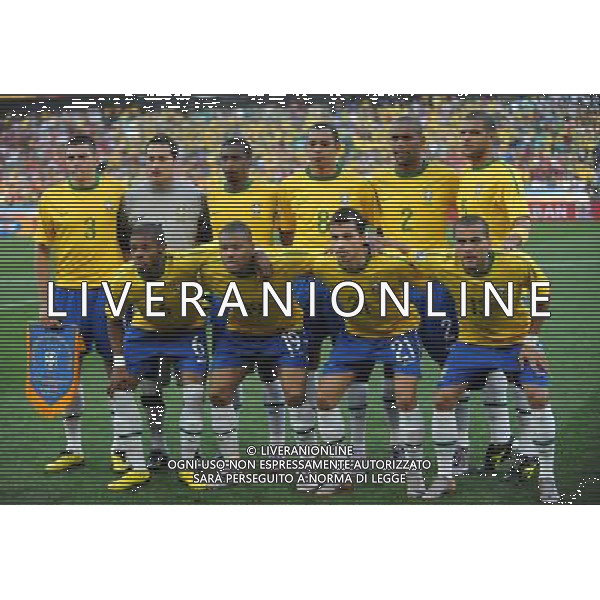 (100626) -- DURBAN, June 26, 2010 -- Brazil\'s players pose for a photo before the Group G last round match against Portugal at 2010 FIFA World Cup, at Moses Mabhida stadium in Durban, South Africa, on June 25, 2010. The match tied 0-0. Both Brazil and Portugal are qualified for the round of 16. Chen Haitong) (dl) MONDIALI DI CALCIO SUDAFRICA 2010 PORTOGALLO BRASILE CALCIO SPORT ©PHOTOSHOT/ALDO LIVERANI ITALY ONLY