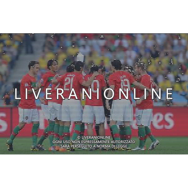 (100626) -- DURBAN, June 26, 2010 -- Portugal\'s players encourage each other before the Group G last round match against Brazil at 2010 FIFA World Cup, at Moses Mabhida stadium in Durban, South Africa, on June 25, 2010. The match tied 0-0. Both Brazil and Portugal are qualified for the round of 16. Chen Haitong) (dl) MONDIALI DI CALCIO SUDAFRICA 2010 PORTOGALLO BRASILE CALCIO SPORT ©PHOTOSHOT/ALDO LIVERANI ITALY ONLY