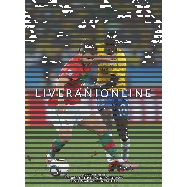 (100626) -- DURBAN, June 26, 2010 -- Brazil\'s Ramires (R) vies with Miguel Veloso of Portugal during the Group G last round match at 2010 FIFA World Cup, at Moses Mabhida stadium in Durban, South Africa, on June 25, 2010. The match tied 0-0. Both Brazil and Portugal are qualified for the round of 16. Chen Haitong) (dl) MONDIALI DI CALCIO SUDAFRICA 2010 PORTOGALLO BRASILE CALCIO SPORT ©PHOTOSHOT/ALDO LIVERANI ITALY ONLY