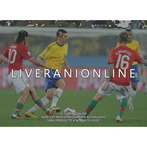 (100626) -- DURBAN, June 26, 2010 -- Brazil\'s Lucio (2nd L) vies with Danny (L) of Portugal during the Group G last round match at 2010 FIFA World Cup, at Moses Mabhida stadium in Durban, South Africa, on June 25, 2010. The match tied 0-0. Both Brazil and Portugal are qualified for the round of 16. Chen Haitong) (dl) MONDIALI DI CALCIO SUDAFRICA 2010 PORTOGALLO BRASILE CALCIO SPORT ©PHOTOSHOT/ALDO LIVERANI ITALY ONLY