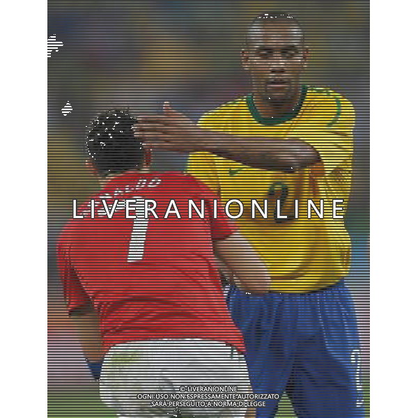 (100626) -- DURBAN, June 26, 2010 -- Brazil\'s Maicon consoles Cristiano Ronaldo of Portugal during the Group G last round match at 2010 FIFA World Cup, at Moses Mabhida stadium in Durban, South Africa, on June 25, 2010. The match tied 0-0. Both Brazil and Portugal are qualified for the round of 16. Liao Yujie) (dl) MONDIALI DI CALCIO SUDAFRICA 2010 PORTOGALLO BRASILE CALCIO SPORT ©PHOTOSHOT/ALDO LIVERANI ITALY ONLY