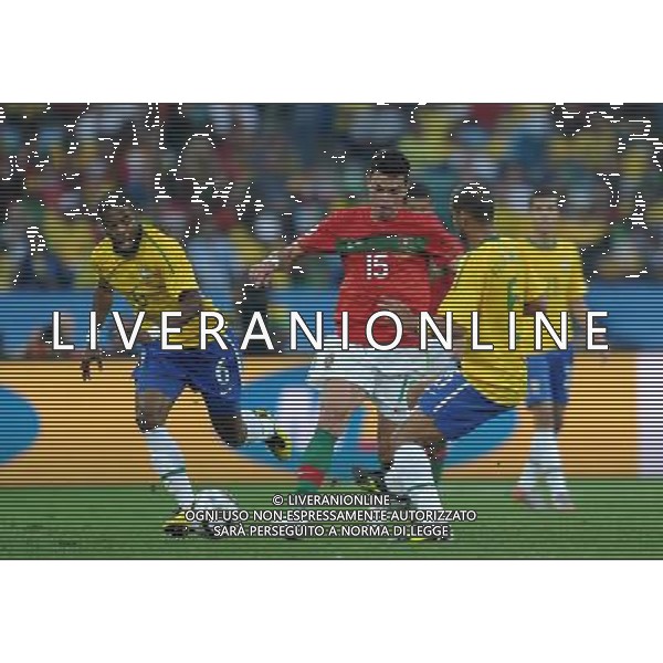 (100626) -- DURBAN, June 26, 2010 -- Brazil\'s Felipe Melo (R) defends Pepe (C) of Portugal during the Group G last round match at 2010 FIFA World Cup, at Moses Mabhida stadium in Durban, South Africa, on June 25, 2010. The match tied 0-0. Both Brazil and Portugal are qualified for the round of 16. Chen Haitong) (dl) MONDIALI DI CALCIO SUDAFRICA 2010 PORTOGALLO BRASILE CALCIO SPORT ©PHOTOSHOT/ALDO LIVERANI ITALY ONLY
