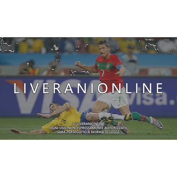 (100625) -- DURBAN, June 25, 2010 -- Brazil\'s captain Lucio (L) defends Cristiano Ronaldo, captain of Portugal, during the Group G last round match at 2010 FIFA World Cup, at Moses Mabhida stadium in Durban, South Africa, on June 25, 2010. Liao Yujie) (dl) MONDIALI DI CALCIO SUDAFRICA 2010 PORTOGALLO BRASILE CALCIO SPORT ©PHOTOSHOT/ALDO LIVERANI ITALY ONLY