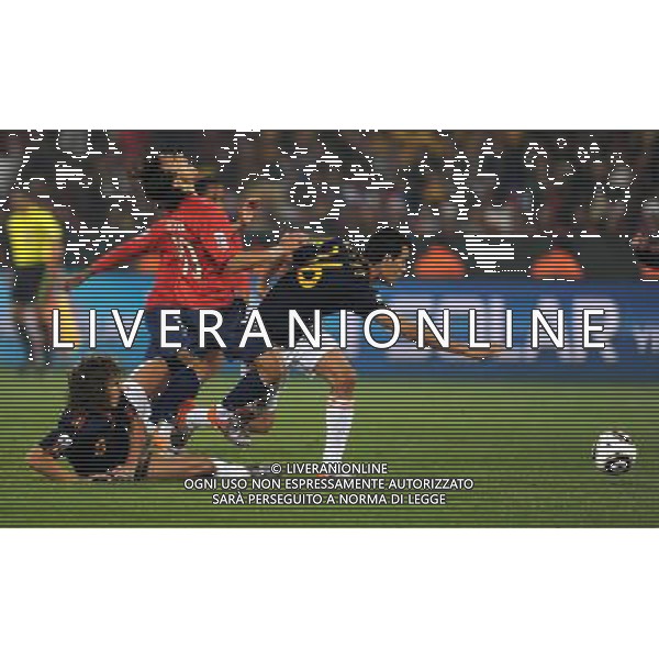 (100626) -- TSHWANE, June 26, 2010 -- Jorge Valdivia (C) of Chile vies with Carles Puyol of Spain during the Group H last round match at 2010 FIFA World Cup, at Loftus Verfeld stadium in Tshwane, South Africa, on June 25, 2010. Li Ga) (fym) CILE SPAGNA MONDIALI SUDAFRICA 2010 ©PHOTOSHOT/ALDO LIVERANI ONLY ITALY