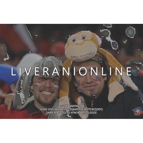 (100626) -- TSHWANE, June 26, 2010 -- Two Fans of Chile cheer prior to the Group H last round match between Chile and Spain at 2010 FIFA World Cup, at Loftus Verfeld stadium in Tshwane, South Africa, on June 25, 2010. Xing Guangli) (fym) CILE SPAGNA MONDIALI SUDAFRICA 2010 ©PHOTOSHOT/ALDO LIVERANI ONLY ITALY