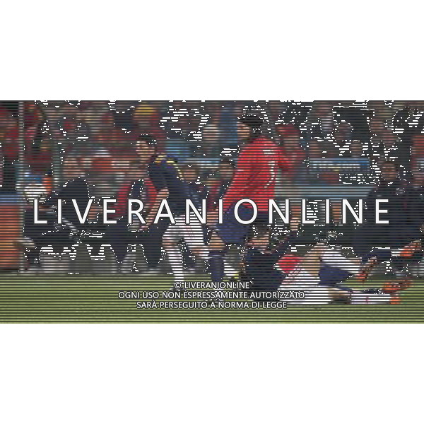 (100626) -- TSHWANE, June 26, 2010 -- Waldo Ponce (2nd L) of Chile vies with a player of Spain during the Group H last round match at 2010 FIFA World Cup, at Loftus Verfeld stadium in Tshwane, South Africa, on June 25, 2010. Xing Guangli) (fym) CILE SPAGNA MONDIALI SUDAFRICA 2010 ©PHOTOSHOT/ALDO LIVERANI ONLY ITALY