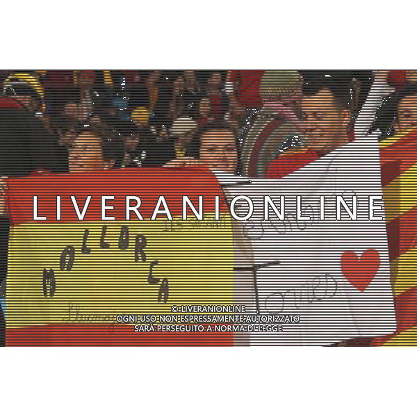 (100626) -- TSHWANE, June 26, 2010 -- Fans of Spain cheer prior to the Group H last round match between Chile and Spain at 2010 FIFA World Cup, at Loftus Verfeld stadium in Tshwane, South Africa, on June 25, 2010. Xing Guangli) (fym) CILE SPAGNA MONDIALI SUDAFRICA 2010 ©PHOTOSHOT/ALDO LIVERANI ONLY ITALY