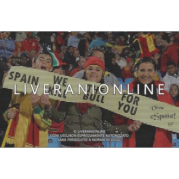 (100626) -- TSHWANE, June 26, 2010 -- Three fans of Spain cheer prior to the Group H last round match between Chile and Spain at 2010 FIFA World Cup, at Loftus Verfeld stadium in Tshwane, South Africa, on June 25, 2010. Xing Guangli) (fym) CILE SPAGNA MONDIALI SUDAFRICA 2010 ©PHOTOSHOT/ALDO LIVERANI ONLY ITALY