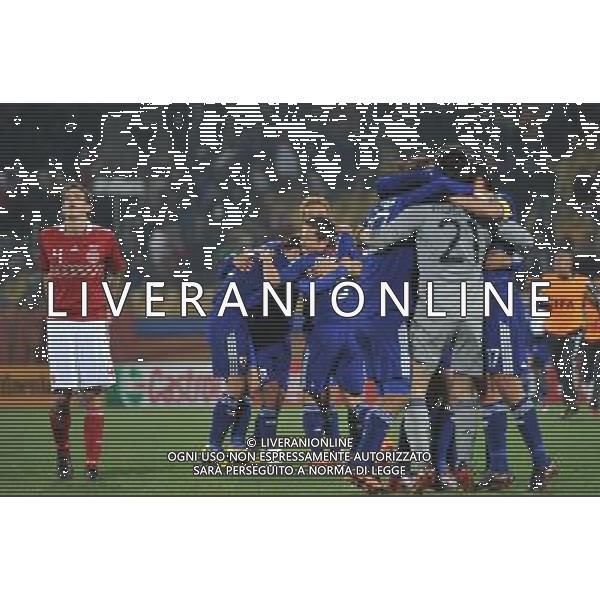 (100625) -- RUSTENBURG, June 25, 2010 () -- Japan\'s palyers celebrate their victory as Denmark\'s Daniel Agger (1st L) passes by at the end of the Group E last round match at 2010 FIFA World Cup, at Royal Bafokeng stadium in Rustenburg, South Africa, on June 24, 2010. Japan won 3-1 and qualifies for the next round. (/Xu Suhui) (dl) CALCIO SPORT DANIMARCA GIAPPONE MONDIALI DI CALCIO SUDAFRICA 2010 ©PHOTSHOT/ALDO LIVERANI ITALY ONLY