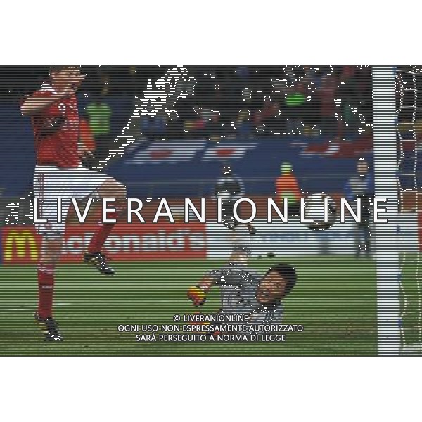 (100625) -- RUSTENBURG, June 25, 2010 () -- Denmark\'s Jon Dahl Tomasson (L) scores during the Group E last round match against Japan at 2010 FIFA World Cup, at Royal Bafokeng stadium in Rustenburg, South Africa, on June 24, 2010. Japan won 3-1 and qualifies for the next round. (/Xu Suhui) (dl) CALCIO SPORT DANIMARCA GIAPPONE MONDIALI DI CALCIO SUDAFRICA 2010 ©PHOTSHOT/ALDO LIVERANI ITALY ONLY