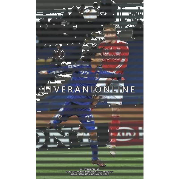 (100625) -- RUSTENBURG, June 25, 2010 () -- Yuji Nakazawa (L) of Japan heads with Denmark\'s Soren Larsen during their Group E last round match at 2010 FIFA World Cup, at Royal Bafokeng stadium in Rustenburg, South Africa, on June 24, 2010. Japan won 3-1 and qualifies for the next round. (/Xu Suhui) (dl) CALCIO SPORT DANIMARCA GIAPPONE MONDIALI DI CALCIO SUDAFRICA 2010 ©PHOTSHOT/ALDO LIVERANI ITALY ONLY