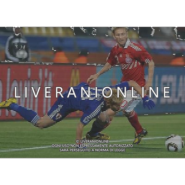 (100625) -- RUSTENBURG, June 25, 2010 () -- Japan\'s Keisuke Honda (L) falls on the pitch during the Group E last round match against Denmark at 2010 FIFA World Cup, at Royal Bafokeng stadium in Rustenburg, South Africa, on June 24, 2010. Japan won 3-1 and qualifies for the next round. (/Xu Suhui) (dl) CALCIO SPORT DANIMARCA GIAPPONE MONDIALI DI CALCIO SUDAFRICA 2010 ©PHOTSHOT/ALDO LIVERANI ITALY ONLY