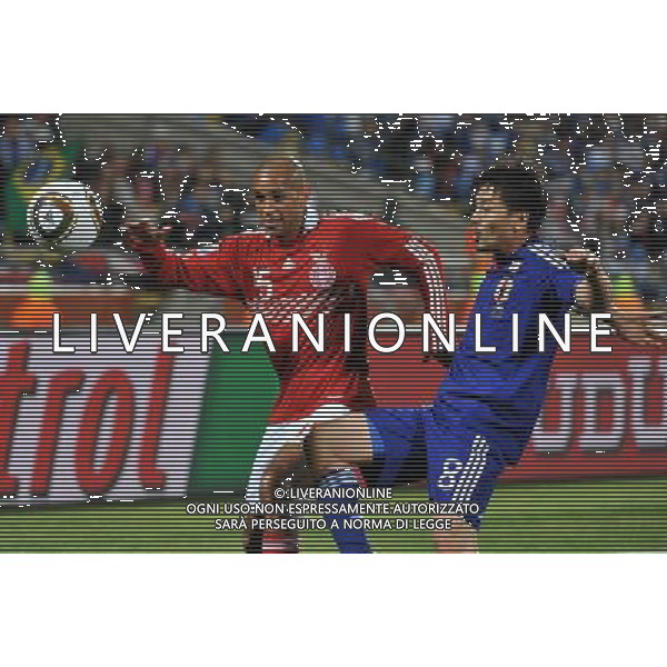 (100625) -- RUSTENBURG, June 25, 2010 () -- Denmark\'s Simon Poulsen (L) vies with Japan\'s Daisuke Matsui during their Group E last round match at 2010 FIFA World Cup, at Royal Bafokeng stadium in Rustenburg, South Africa, on June 24, 2010. Japan won 3-1 and qualifies for the next round. (/Xu Suhui) (dl) CALCIO SPORT DANIMARCA GIAPPONE MONDIALI DI CALCIO SUDAFRICA 2010 ©PHOTSHOT/ALDO LIVERANI ITALY ONLY