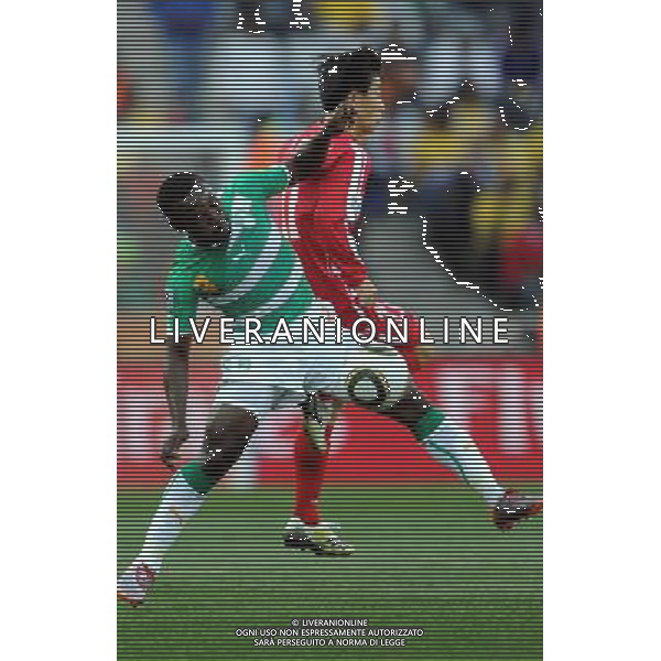 (100625) -- NELSPRUIT, June 25, 2010 -- Arthur Boka (L) of Cote d\'Ivoire vies with Mun In-Guk of the Democratic People\'s Republic of Korea (DPRK) during the Group G last round match at 2010 FIFA World Cup, at Mbombela Stadium in Nelspruit, South Africa, on June 25, 2010. Wang Yuguo)(fym) COSTA D\'AVORIO COREA DEL NORD FIFA WORLD CUP 2010 SUDAFRICA CALCIO SPORT ©PHOTOSHOT/ALDO LIVERANI ITALY ONLY
