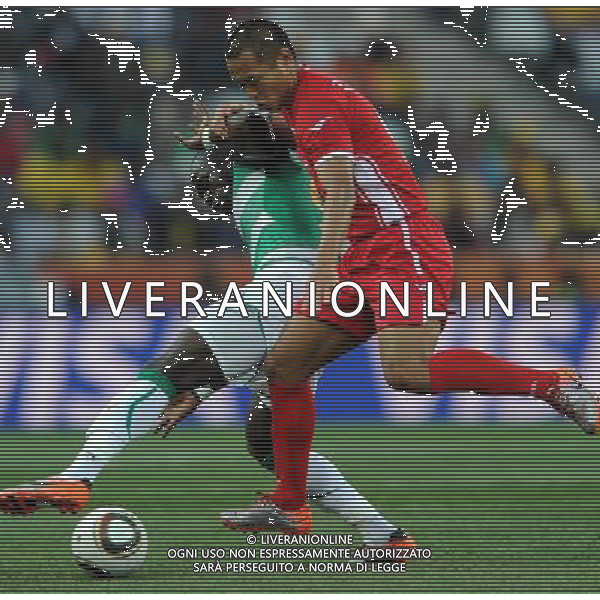 (100625) -- NELSPRUIT, June 25, 2010 -- Jong Tae-Se (R) of the Democratic People\'s Republic of Korea (DPRK) vies with a player of Cote d\'Ivoire during the Group G last round match at 2010 FIFA World Cup, at Mbombela Stadium in Nelspruit, South Africa, on June 25, 2010. Wang Yuguo)(fym) COSTA D\'AVORIO COREA DEL NORD FIFA WORLD CUP 2010 SUDAFRICA CALCIO SPORT ©PHOTOSHOT/ALDO LIVERANI ITALY ONLY