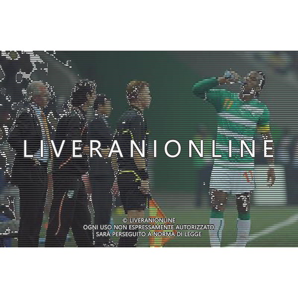 (100626) -- NELSPRUIT, June 26, 2010 -- Didier Drogba (R) of Cote d\'Ivoire drinks water during the Group G last round match against Democratic People\'s Republic of Korea (DPRK) at 2010 FIFA World Cup, at Mbombela Stadium in Nelspruit, South Africa, on June 25, 2010. Cote d\'Ivoire won 3-0 and both teams failed to progress to the next round. Wang Yuguo)(fym) COSTA D\'AVORIO COREA DEL NORD FIFA WORLD CUP 2010 SUDAFRICA CALCIO SPORT ©PHOTOSHOT/ALDO LIVERANI ITALY ONLY