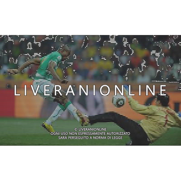 (100626) -- NELSPRUIT, June 26, 2010 -- Salomon Kalou (L) of Cote d\'Ivoire scores during the Group G last round match against Democratic People\'s Republic of Korea (DPRK) at 2010 FIFA World Cup, at Mbombela Stadium in Nelspruit, South Africa, on June 25, 2010. Cote d\'Ivoire won 3-0 and both teams failed to progress to the next round. Wang Yuguo)(fym) COSTA D\'AVORIO COREA DEL NORD FIFA WORLD CUP 2010 SUDAFRICA CALCIO SPORT ©PHOTOSHOT/ALDO LIVERANI ITALY ONLY