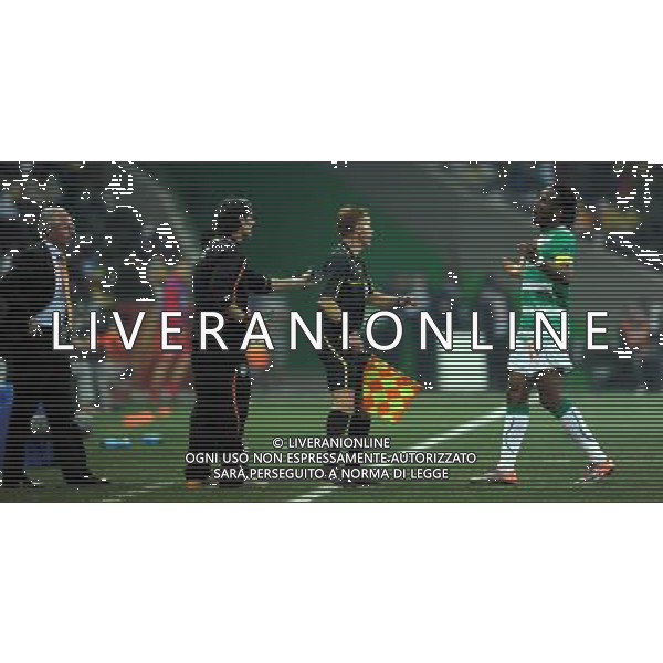 (100625) -- NELSPRUIT, June 25, 2010 -- Didier Drogba (R) of Cote d\'Ivoire talks to the linesman during the Group G last round match against the Democratic People\'s Republic of Korea (DPRK) at 2010 FIFA World Cup, at Mbombela Stadium in Nelspruit, South Africa, on June 25, 2010. Wang Yuguo) (fym) COSTA D\'AVORIO COREA DEL NORD FIFA WORLD CUP 2010 SUDAFRICA CALCIO SPORT ©PHOTOSHOT/ALDO LIVERANI ITALY ONLY