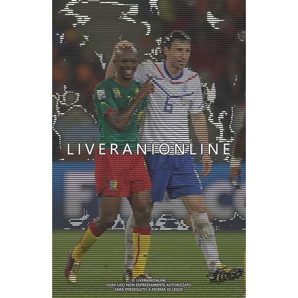 (100625) -- CAPE TOWN, June 25, 2010 () -- Netherlands\' Mark Van Bommel (R) and Cameroon\'s Samuel Eto\'o react during their Group E last round match at 2010 FIFA World Cup at Green Point stadium in Cape Town, South Africa, on June 24, 2010. Netherlands won 2-1 and qualifies for the next round.(/Xing Guangli) (fym) OLANDA CAMERUN MONDIALI DI CALCIO SUDAFRICA 2010 CALCIO SPORT ©PHOTOSHOT/ALDO LIVERANI ITALY ONLY