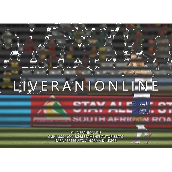 (100625) -- CAPE TOWN, June 25, 2010 () -- Khalid Boulahrouz of Netherlands gestures to spectators after the Group E last round match against Cameroon at 2010 FIFA World Cup at Green Point stadium in Cape Town, South Africa, on June 24, 2010. Netherlands won 2-1 and qualifies for the next round.(/Xing Guangli) (fym) OLANDA CAMERUN MONDIALI DI CALCIO SUDAFRICA 2010 CALCIO SPORT ©PHOTOSHOT/ALDO LIVERANI ITALY ONLY