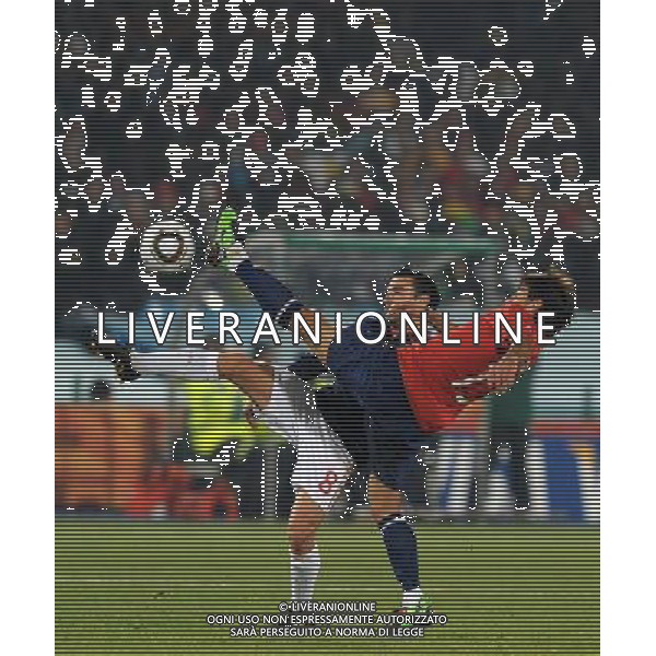 Fifa World Cup Sud Africa 2010 Match #47 Tshwane/Pretoria (Lotus Versfeld Stadium) - 25.06.2010 Cile-Spagna Nella Foto:XAVI HERNANDEZ-Marco ESTRADA /Ph.Vitez-Ag. Aldo Liverani