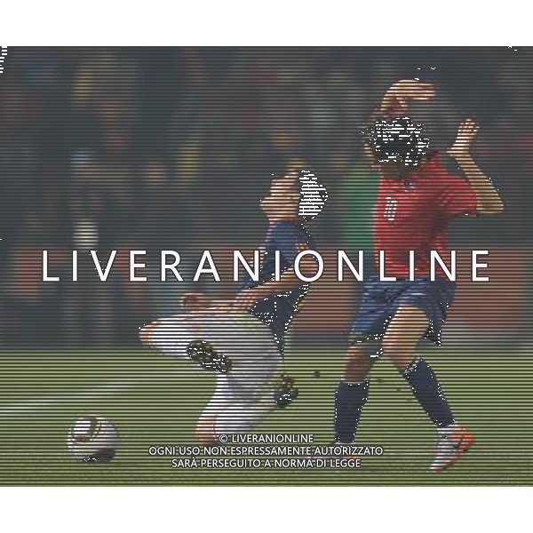 (100626) -- TSHWANE, June 26, 2010 -- CILE-SPAGNA NELLA FOTO Jorge Valdivia (R) of Chile defends during the Group H last round match against Spain at 2010 FIFA World Cup, at Loftus Verfeld stadium in Tshwane, South Africa, on June 25, 2010. Spain won 2-1 and both teams are qualified for the next round. Li Ga) (fym) PHOTOSHOT-AG ALDO LIVERANI ONLY ITALY