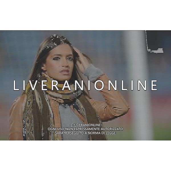 (100626) -- TSHWANE, June 26, 2010 -- CILE-SPAGNA NELLA FOTO Sara Carbonero, Spanish TV reporter and girl friend of Spain\'s goalkeeper Iker Casillas, waits for the start of the Group H last round match between Chile and Spain at 2010 FIFA World Cup, at Loftus Verfeld stadium in Tshwane, South Africa PHOTOSHOT-AG ALDO LIVERANI ONLY ITALY