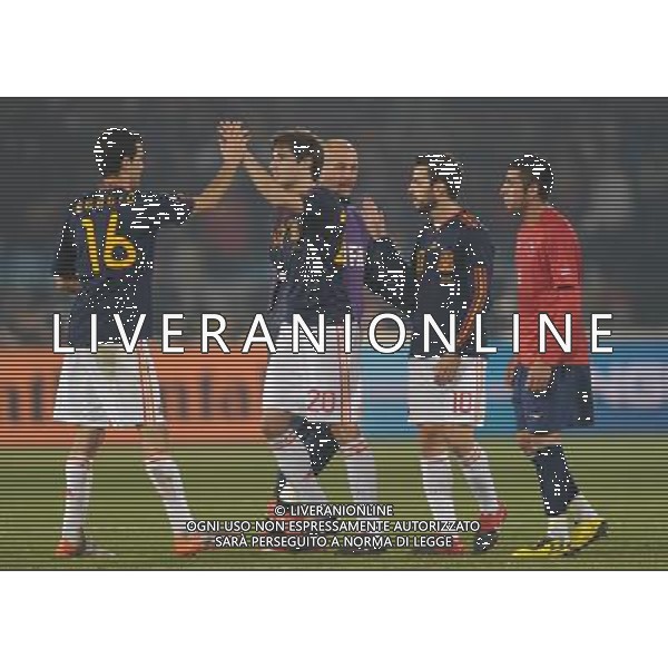 (100626) -- TSHWANE, June 26, 2010 -- CILE-SPAGNA NELLA FOTO Players of Spain celebrate their victory after the Group H last round match against Chile at 2010 FIFA World Cup, at Loftus Verfeld stadium in Tshwane, South Africa, on June 25, 2010. Spain won 2-1 and both teams are qualified for the next round. Li Ga) (fym) PHOTOSHOT-AG ALDO LIVERANI ONLY ITALY