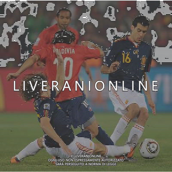 (100626) -- TSHWANE, June 26, 2010 -- CILE-SPAGNA NELLA FOTO Carles Puyol (bottom) of Spain vies with Jorge Valdivia of Chile during the Group H last round match at 2010 FIFA World Cup, at Loftus Verfeld stadium in Tshwane, South Africa, on June 25, 2010. Spain won 2-1 and both teams are qualified for the next round. Li Ga) (fym) PHOTOSHOT-AG ALDO LIVERANI ONLY ITALY