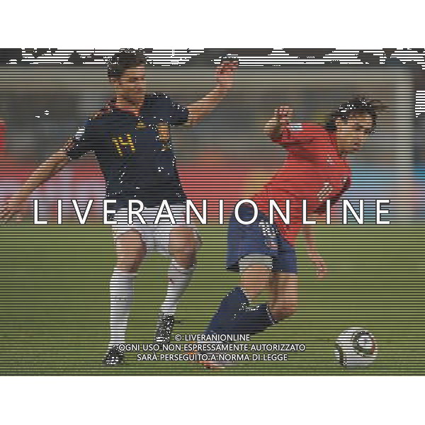 (100626) -- TSHWANE, June 26, 2010 -- CILE-SPAGNA NELLA FOTO Jorge Valdivia (R) of Chile vies with Xabi Alonso of Spain during the Group H last round match at 2010 FIFA World Cup, at Loftus Verfeld stadium in Tshwane, South Africa, on June 25, 2010. Spain won 2-1 and both teams are qualified for the next round. Li Ga) (fym) PHOTOSHOT-AG ALDO LIVERANI ONLY ITALY