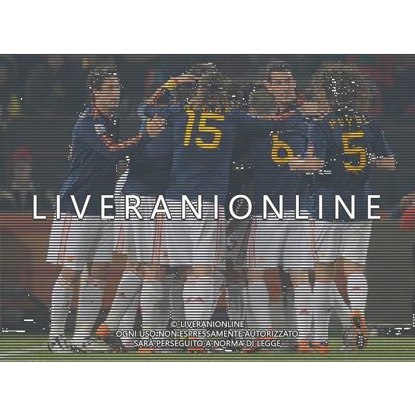 (100626) -- TSHWANE, June 26, 2010 -- CILE-SPAGNA NELLA FOTO ABBRACCI GIOCATORI SPAGNA. Li Ga) (fym) PHOTOSHOT-AG ALDO LIVERANI ONLY ITALY