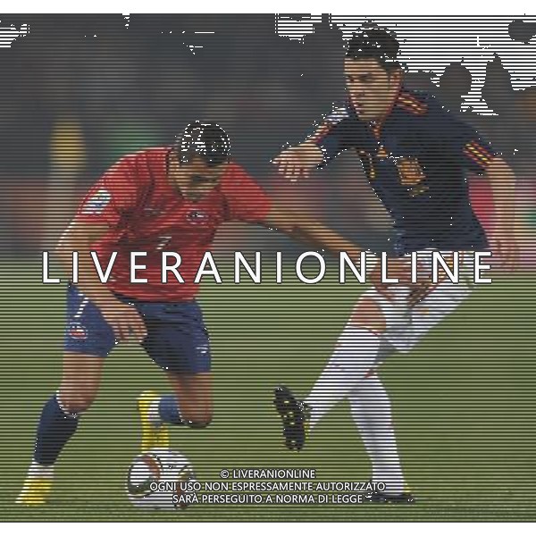 (100626) -- TSHWANE, June 26, 2010 -- CILE-SPAGNA NELLA FOTO David Villa (R) of Spain vies with Alexis Sanchez of Chile during the Group H last round match at 2010 FIFA World Cup, at Loftus Verfeld stadium in Tshwane, South Africa, on June 25, 2010. Spain won 2-1 and both teams are qualified for the next round. Li Ga) (fym) PHOTOSHOT-AG ALDO LIVERANI ONLY ITALY