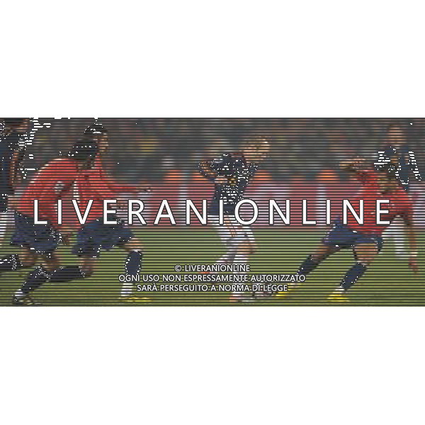 (100626) -- TSHWANE, June 26, 2010 -- CILE-SPAGNA NELLA FOTO Andres Iniesta (2nd R) of Spain breaks through during the Group H last round match against Chile at 2010 FIFA World Cup, at Loftus Verfeld stadium in Tshwane, South Africa, on June 25, 2010. Spain won 2-1 and both teams are qualified for the next round. Li Ga) (fym) PHOTOSHOT-AG ALDO LIVERANI ONLY ITALY