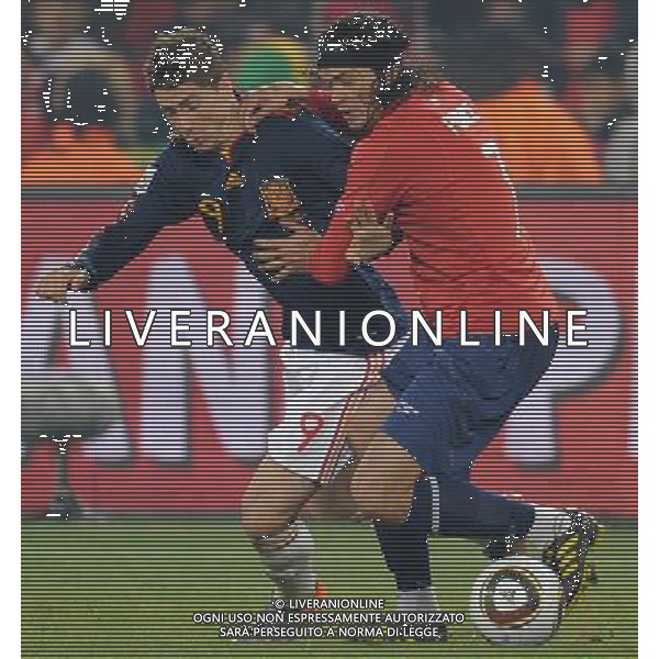 (100626) -- TSHWANE, June 26, 2010 -- CILE-SPAGNA NELLA FOTO Fernando Torres (L) of Spain vies with Waldo Ponce of Chile during the Group H last round match at 2010 FIFA World Cup, at Loftus Verfeld stadium in Tshwane, South Africa, on June 25, 2010. Spain won 2-1 and both teams are qualified for the next round. Li Ga) (fym) PHOTOSHOT-AG ALDO LIVERANI ONLY ITALY