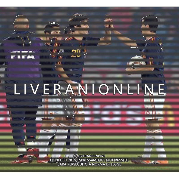 (100626) -- TSHWANE, June 26, 2010 -- CILE-SPAGNA NELLA FOTO I GIOCATORI DELLA SPAGNA ESULTANO PER LA QUALIFICAZIONE AGLI OTTAVI PHOTOSHOT-AG ALDO LIVERANI ONLY ITALY