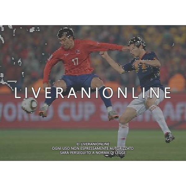 (100626) -- TSHWANE, June 26, 2010 -- Javier Martinez (L) of Spain vies with Gary Medel of Chile during the Group H last round match at 2010 FIFA World Cup, at Loftus Verfeld stadium in Tshwane, South Africa, on June 25, 2010. Spain won 2-1 and both teams are qualified for the next round. Li Ga) (fym) PHOTOSHOT-AG ALDO LIVERANI ONLY ITALY