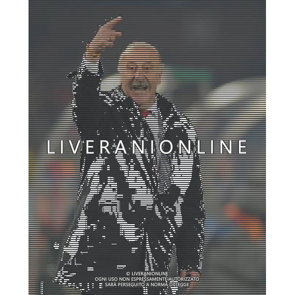(100626) -- TSHWANE, June 26, 2010 -- Spain\'s head coach Vicente del Bosque gestures during the Group H last round match against Chile at 2010 FIFA World Cup, at Loftus Verfeld stadium in Tshwane, South Africa, on June 25, 2010. Spain won 2-1 and both teams are qualified for the next round. Li Ga) (fym) PHOTOSHOT-AG ALDO LIVERANI ONLY ITALY
