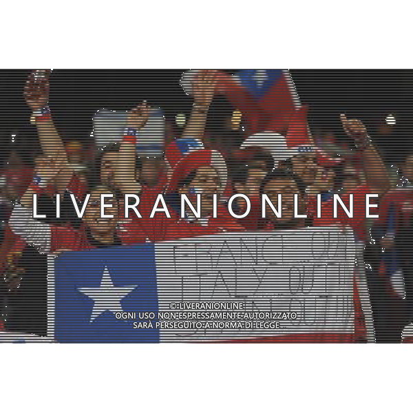 (100626) -- BLOEMFONTEIN, June 26, 2010 -- Fans of Chile cheer prior to the Group H last round match between Chile and Spain at 2010 FIFA World Cup, at Loftus Verfeld stadium in Tshwane, South Africa, on June 25, 2010. Li Ga) (fym) PHOTOSHOT-AG ALDO LIVERANI ONLY ITALY