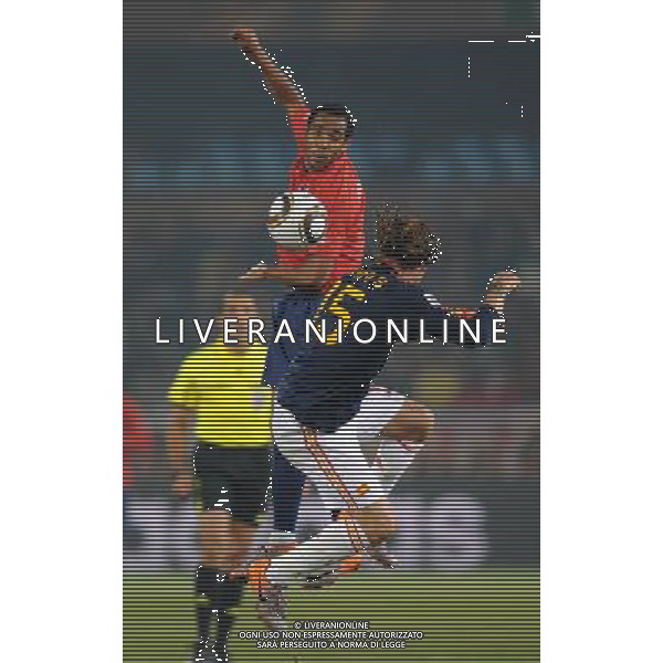 (100626) -- TSHWANE, June 26, 2010 -- Sergio Ramos (bottom) of Spain vies with a player of Chile during the Group H last round match at 2010 FIFA World Cup, at Loftus Verfeld stadium in Tshwane, South Africa, on June 25, 2010. Guo Yong) (fym) PHOTOSHOT-AG ALDO LIVERANI ONLY ITALY