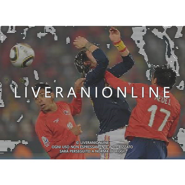 (100626) -- TSHWANE, June 26, 2010 -- Chile\'s Gary Medel (R) and Gonzalo Jara (L) vies with a player of Spain during the Group H last round match at 2010 FIFA World Cup, at Loftus Verfeld stadium in Tshwane, South Africa, on June 25, 2010. Li Ga) (fym) PHOTOSHOT-AG ALDO LIVERANI ONLY ITALY