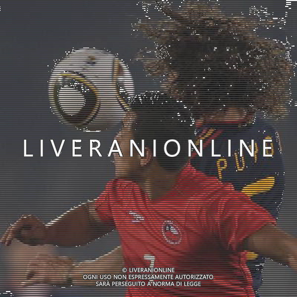 (100626) -- TSHWANE, June 26, 2010 -- Alexis Sanchez (L) of Chile vies with Carles Puyol of Spain during the Group H last round match at 2010 FIFA World Cup, at Loftus Verfeld stadium in Tshwane, South Africa, on June 25, 2010. Xing Guangli) (fym) PHOTOSHOT-AG ALDO LIVERANI ONLY ITALY