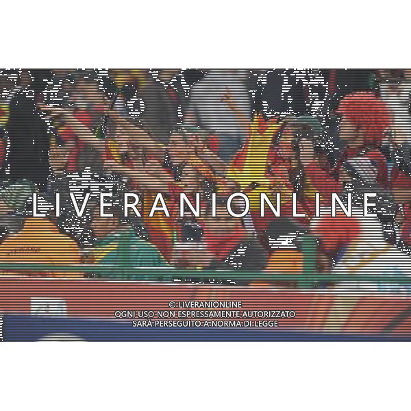 (100626) -- TSHWANE, June 26, 2010 -- CILE-SPAGNA NELLA FOTO Fans of Spain cheer prior to the Group H last round match between Chile and Spain at 2010 FIFA World Cup, at Loftus Verfeld stadium in Tshwane, South Africa, on June 25, 2010. Guo Yong) (fym) PHOTOSHOT-AG ALDO LIVERANI ONLY ITALY