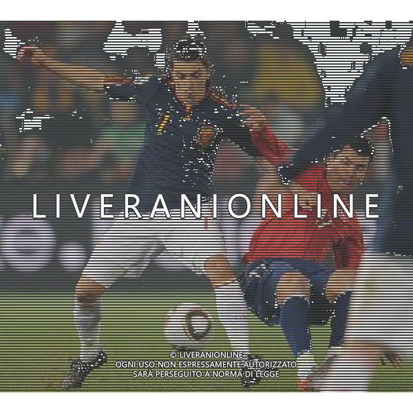 (100626) -- TSHWANE, June 26, 2010 -- David Villa (L) of Spain vies with a player of Spain during the Group H last round match at 2010 FIFA World Cup, at Loftus Verfeld stadium in Tshwane, South Africa, on June 25, 2010. Li Ga) (fym) PHOTOSHOT-AG ALDO LIVERANI ONLY ITALY