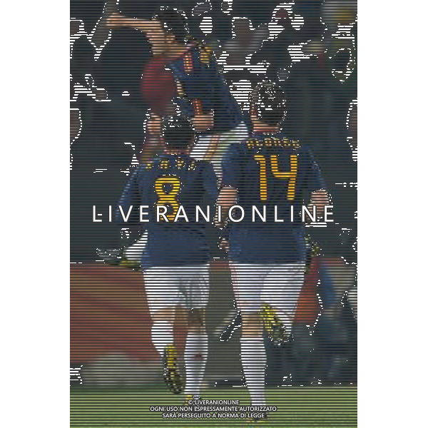 (100626) -- TSHWANE, June 26, 2010 -- David Villa (top) of Spain celebrates his scoring during the Group H last round match against Chile at 2010 FIFA World Cup, at Loftus Verfeld stadium in Tshwane, South Africa, on June 25, 2010. Li Ga) (fym) PHOTOSHOT-AG ALDO LIVERANI ONLY ITALY