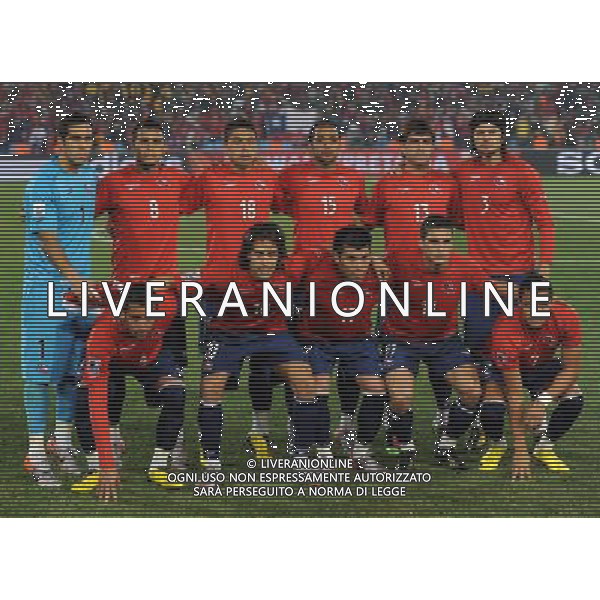 (100626) -- TSHWANE, June 26, 2010 -- Players of Chile pose for a group picture during the Group H last round match against Spain at 2010 FIFA World Cup, at Loftus Verfeld stadium in Tshwane, South Africa, on June 25, 2010. Guo Yong) (fym) PHOTOSHOT-AG ALDO LIVERANI ONLY ITALY